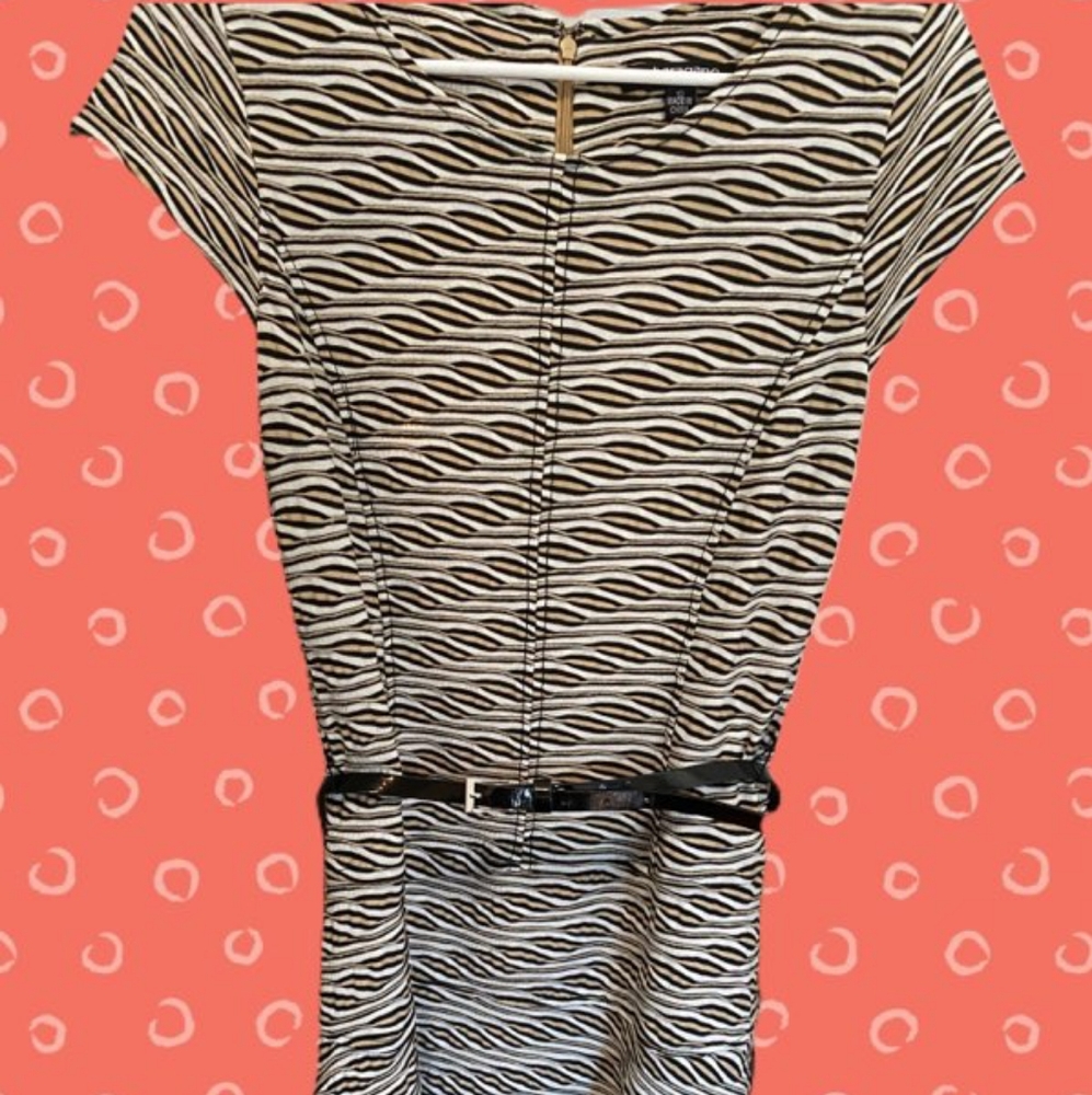 Geometric dress w/belt